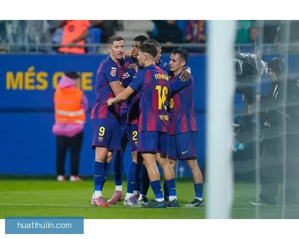 巴萨力克十人马竞七分领跑莱万绝杀拉什福德建功